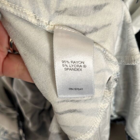 J. Jill Wearever Collection Tropical Palm Print Tunic Length Top Medium - Picture 5 of 6